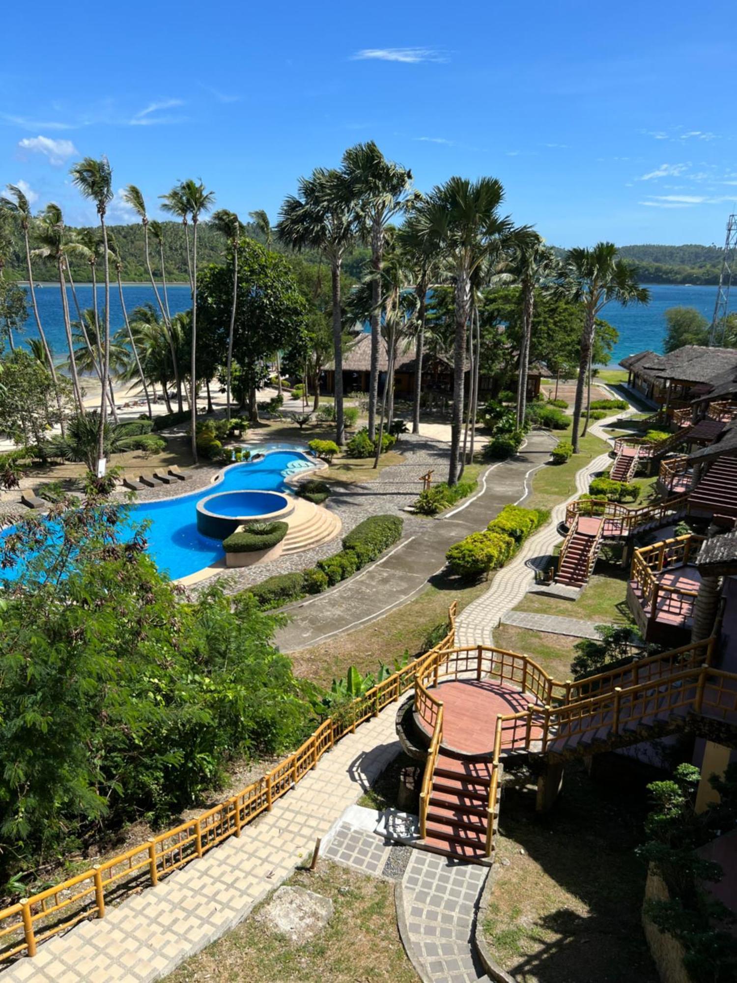 Fridays Puerto Galera Hotell Eksteriør bilde