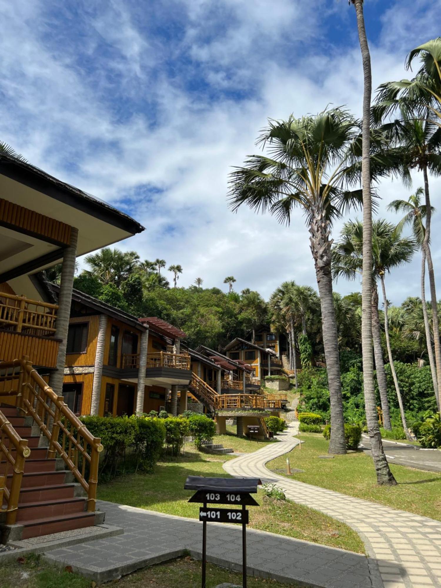 Fridays Puerto Galera Hotell Eksteriør bilde