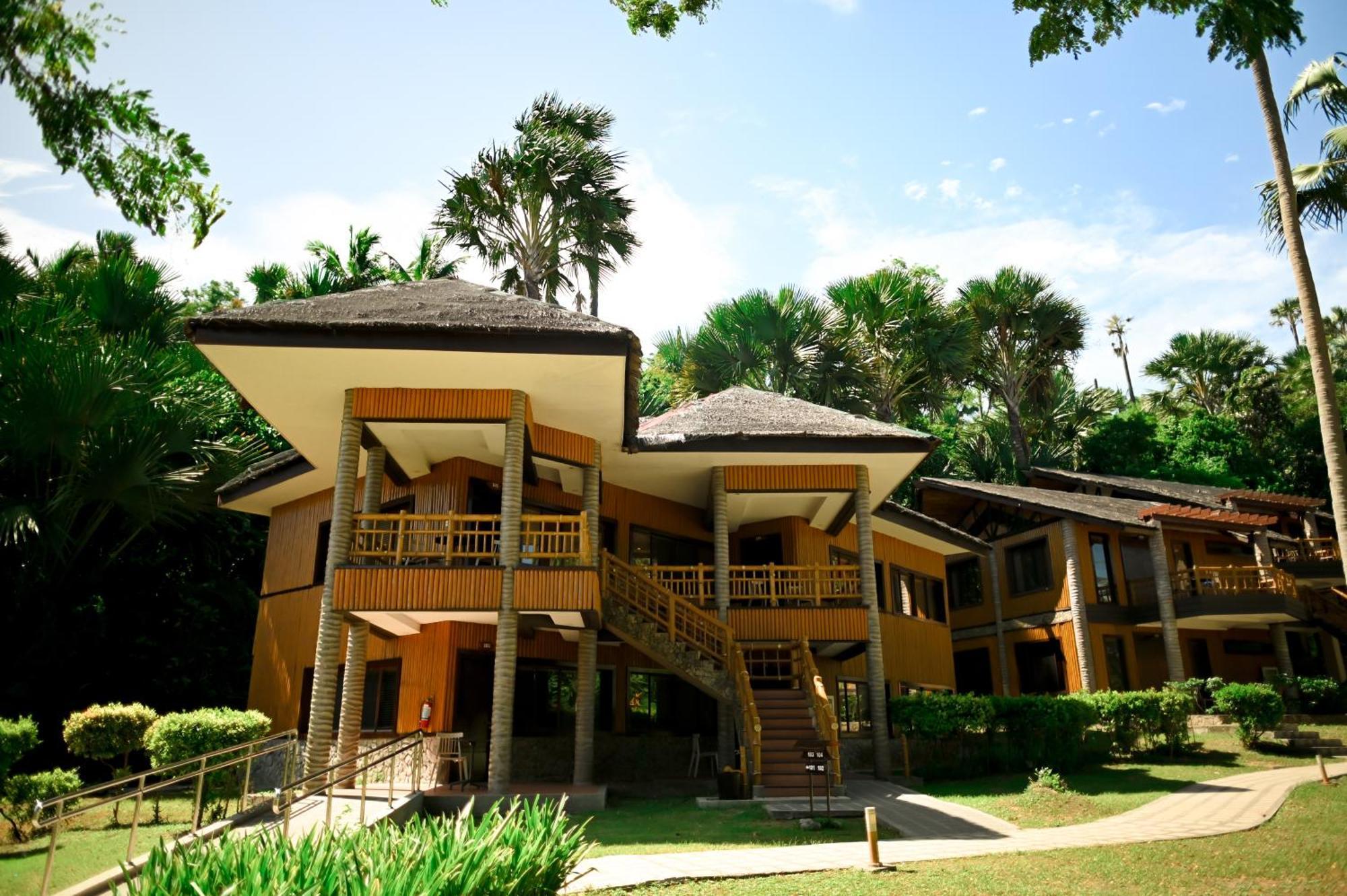 Fridays Puerto Galera Hotell Eksteriør bilde