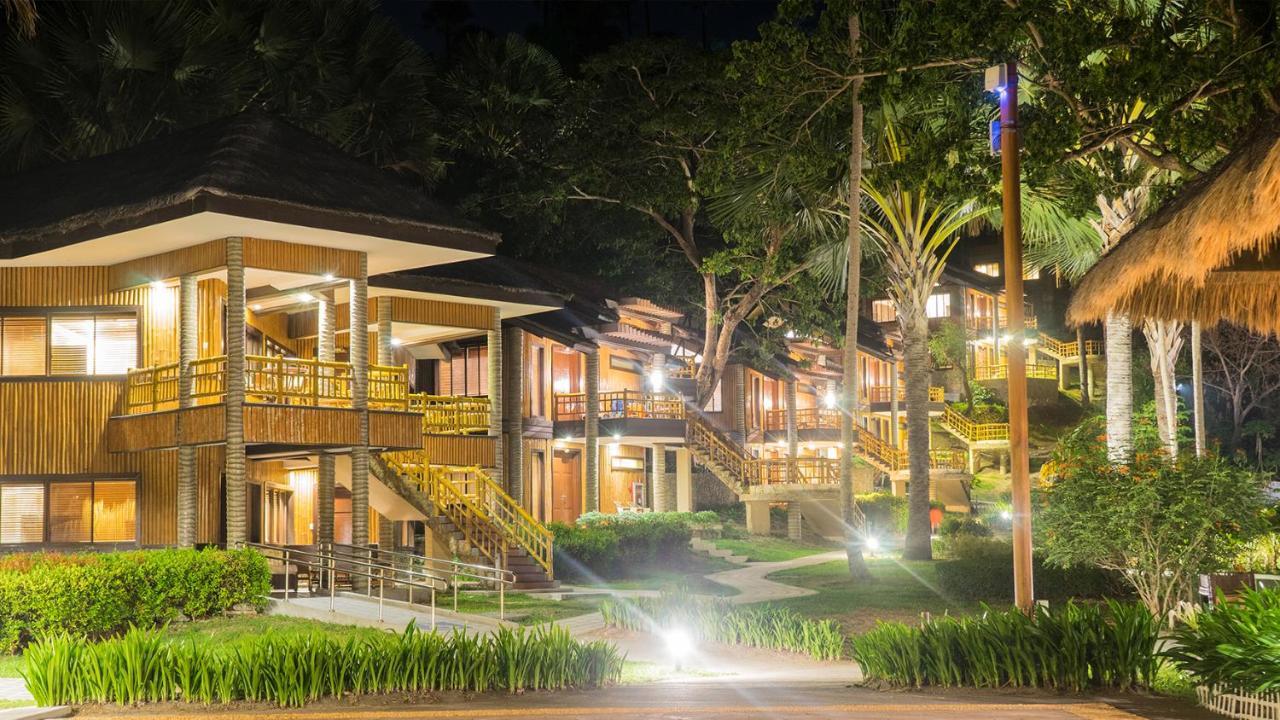 Fridays Puerto Galera Hotell Eksteriør bilde